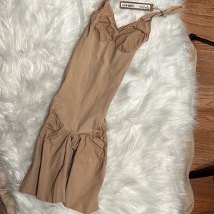 Skim Everyday Sculpt Mid-thigh Bodysuit/ Sz S/ Beige